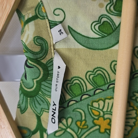 Only Green and Pink Boxy Graphic Button Down Shirt - Picture 2 of 5